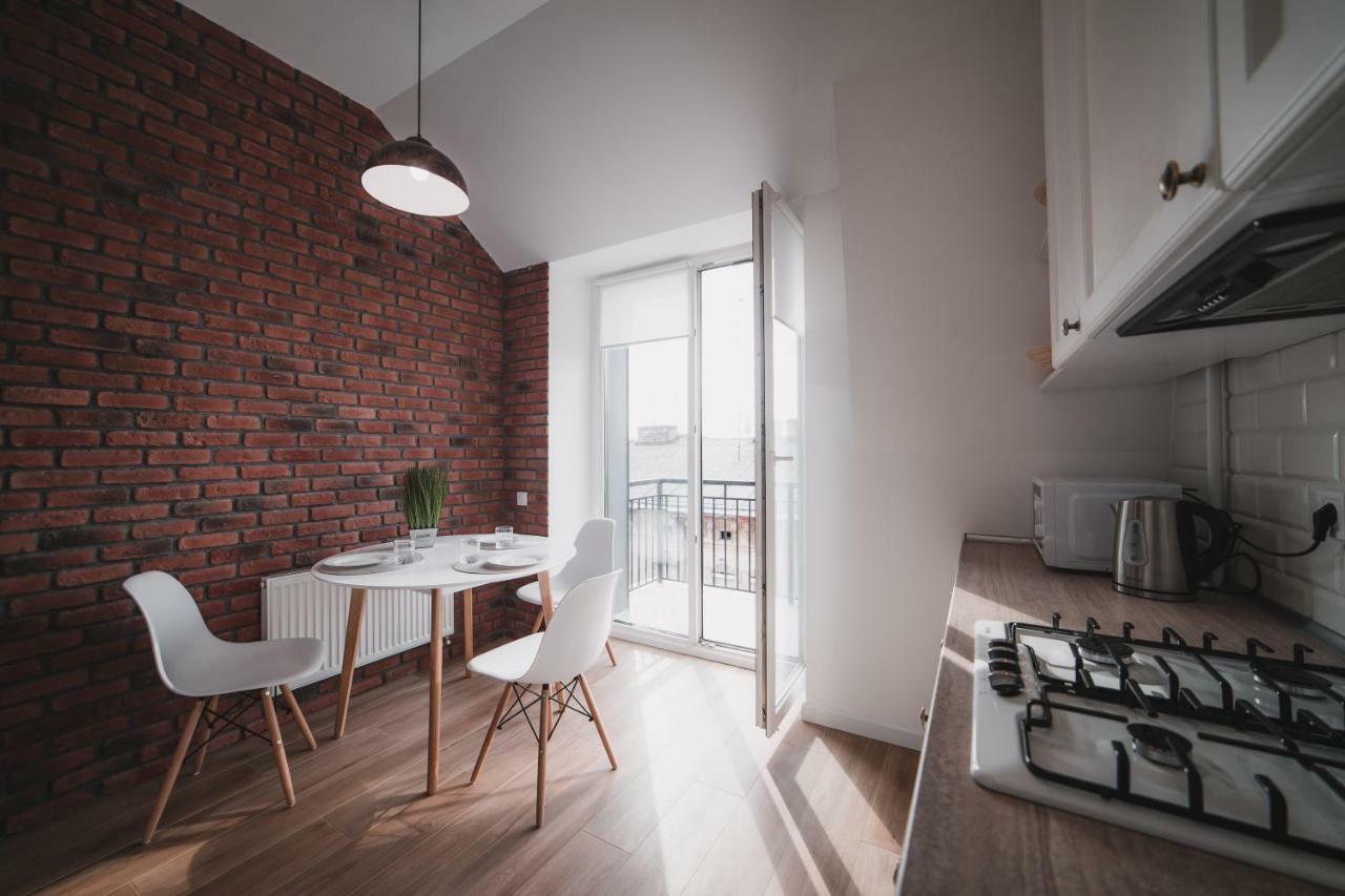 Kostjukowski Apartments Lychakivska 70A リヴィウ エクステリア 写真