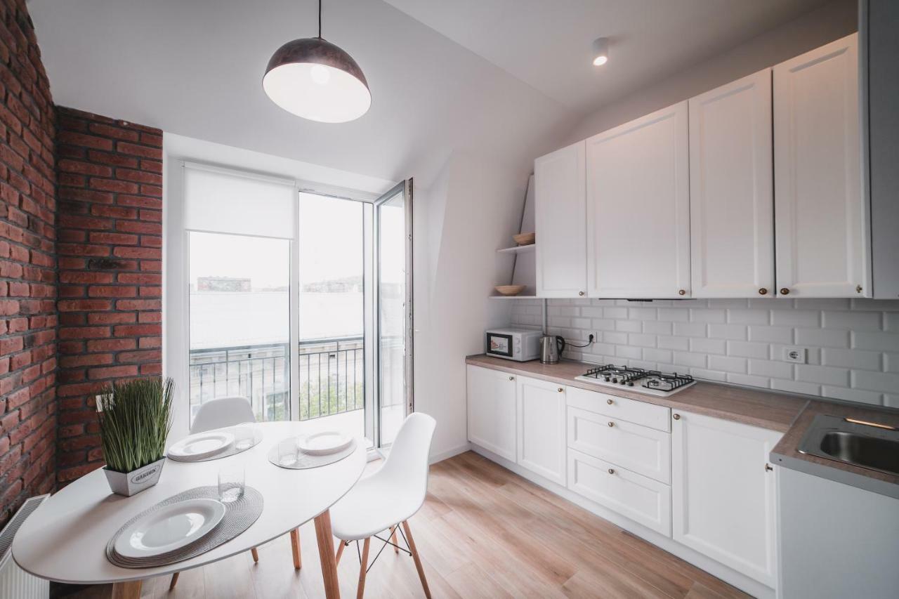 Kostjukowski Apartments Lychakivska 70A リヴィウ エクステリア 写真